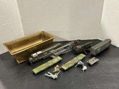 GROUP OF HO SCALE U.S ARMY TRAIN CARS & ENGINE