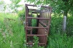 CATTLE SQUEEZE