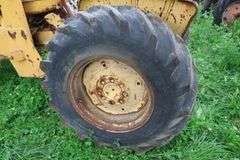 ALLIS CHALMERS I60 TRACTOR & LOADER