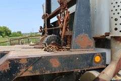 2001 INTERNATIONAL 8100 TANDEM AXLE ROLL OFF TRUCK