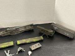 GROUP OF HO SCALE U.S ARMY TRAIN CARS & ENGINE