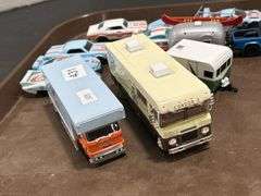GROUP OF ASSORTED DIE CAST CARS & VEHICLES