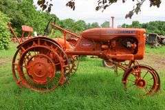 ALLIS CHALMERS 'B' ON STEEL TRACTOR