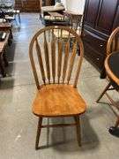 PAINTED OAK PEDESTAL TABLE WITH FOUR CHAIRS AND LEAF