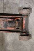 HYDRAULIC FLOOR JACK