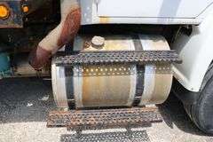 2001 INTERNATIONAL 8100 TANDEM AXLE ROLL OFF TRUCK