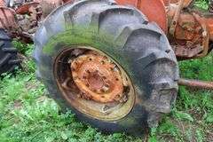 ALLIS CHALMERS D14 TRACTOR & LOADER