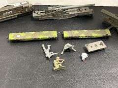GROUP OF HO SCALE U.S ARMY TRAIN CARS & ENGINE