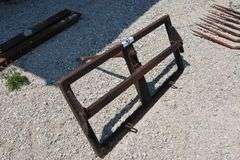 SKID STEER ATTACH BALE SPEAR