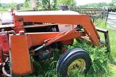 CASE 990 DIESEL TRACTOR & LOADER -RUNNING