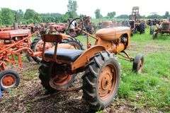 ALLIS CHALMERS B250 TRACTOR