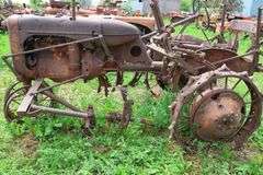 ALLIS CHALMERS 'C' STEEL WHEEL TRACTOR WITH CULTIVATOR