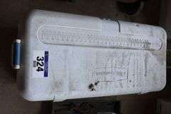 RUBBERMAID COOLER