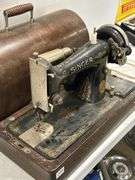 SINGER ELECTRIC SEWING MACHINE MODEL Y4284325 WITH CASE