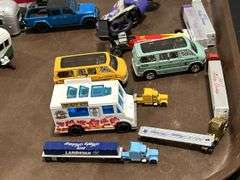 GROUP OF ASSORTED DIE CAST CARS & VEHICLES