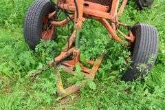 ALLIS CHALMERS 'B' TRACTOR WITH HYDRAULIC UNDER MOUNT
