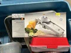 TOTE OF BAKEWARE & KITCHEN ITEMS