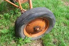 ALLIS CHALMERS B250 TRACTOR