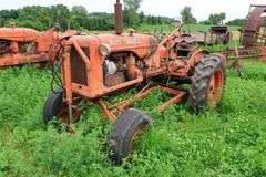 ALLIS CHALMERS 'B' TRACTOR WITH HYDRAULIC UNDER MOUNT