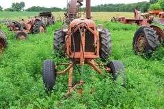 ALLIS CHALMERS 'B' TRACTOR WITH HYDRAULIC UNDER MOUNT