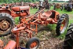 ALLIS CHALMERS 'G' TRACTOR & PLANTER