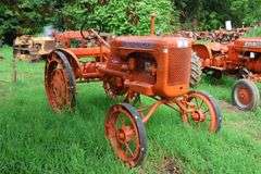 ALLIS CHALMERS 'B' ON STEEL TRACTOR