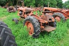 ALLIS CHALMERS 'B' TRACTOR WITH HYDRAULIC UNDER MOUNT