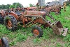 ALLIS CHALMERS D14 TRACTOR & LOADER