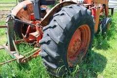 CASE 990 DIESEL TRACTOR & LOADER -RUNNING