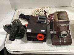 2 VINTAGE VIEWMASTERS & 1 SLIDE PROJECTOR
