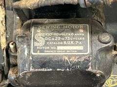 SINGER ELECTRIC SEWING MACHINE MODEL Y4284325 WITH CASE