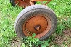 ALLIS CHALMERS B250 TRACTOR