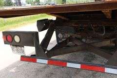 2001 INTERNATIONAL 8100 TANDEM AXLE ROLL OFF TRUCK