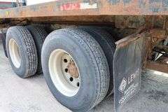 2001 INTERNATIONAL 8100 TANDEM AXLE ROLL OFF TRUCK