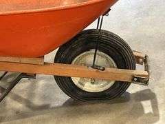 METAL WHEELBARROW