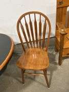 PAINTED OAK PEDESTAL TABLE WITH FOUR CHAIRS AND LEAF