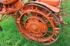 ALLIS CHALMERS 'B' ON STEEL TRACTOR