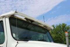2001 INTERNATIONAL 8100 TANDEM AXLE ROLL OFF TRUCK