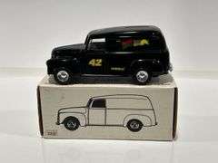 ERTL MELLOW YELLOW 1950 PANEL TRUCK BANK - 1/25