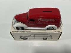 ERTL 29TH ANNUAL PORTLAND SWAP MEET 1938 CHEVY PANEL TRUCK BANK - 1/25