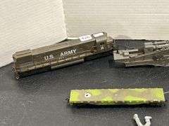 GROUP OF HO SCALE U.S ARMY TRAIN CARS & ENGINE