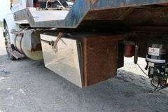 2001 INTERNATIONAL 8100 TANDEM AXLE ROLL OFF TRUCK