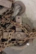 2 PULLEYS & CHAIN