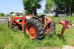 CASE 990 DIESEL TRACTOR & LOADER -RUNNING