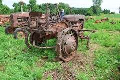 ALLIS CHALMERS 'C' STEEL WHEEL TRACTOR WITH CULTIVATOR