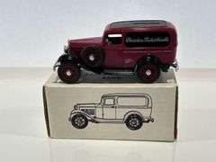 ERTL CLASSIC MOTORBOOKS 1932 PANEL DELIVERY BANK - 1/25