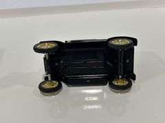 ERTL BIG A AUTO PARTS 1917 FORD MODEL T DELIVERY VAN BANK - 1/25