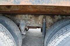 2001 INTERNATIONAL 8100 TANDEM AXLE ROLL OFF TRUCK