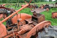 ALLIS CHALMERS 'B' TRACTOR WITH HYDRAULIC UNDER MOUNT