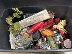TOTE OF DECOR ETC.